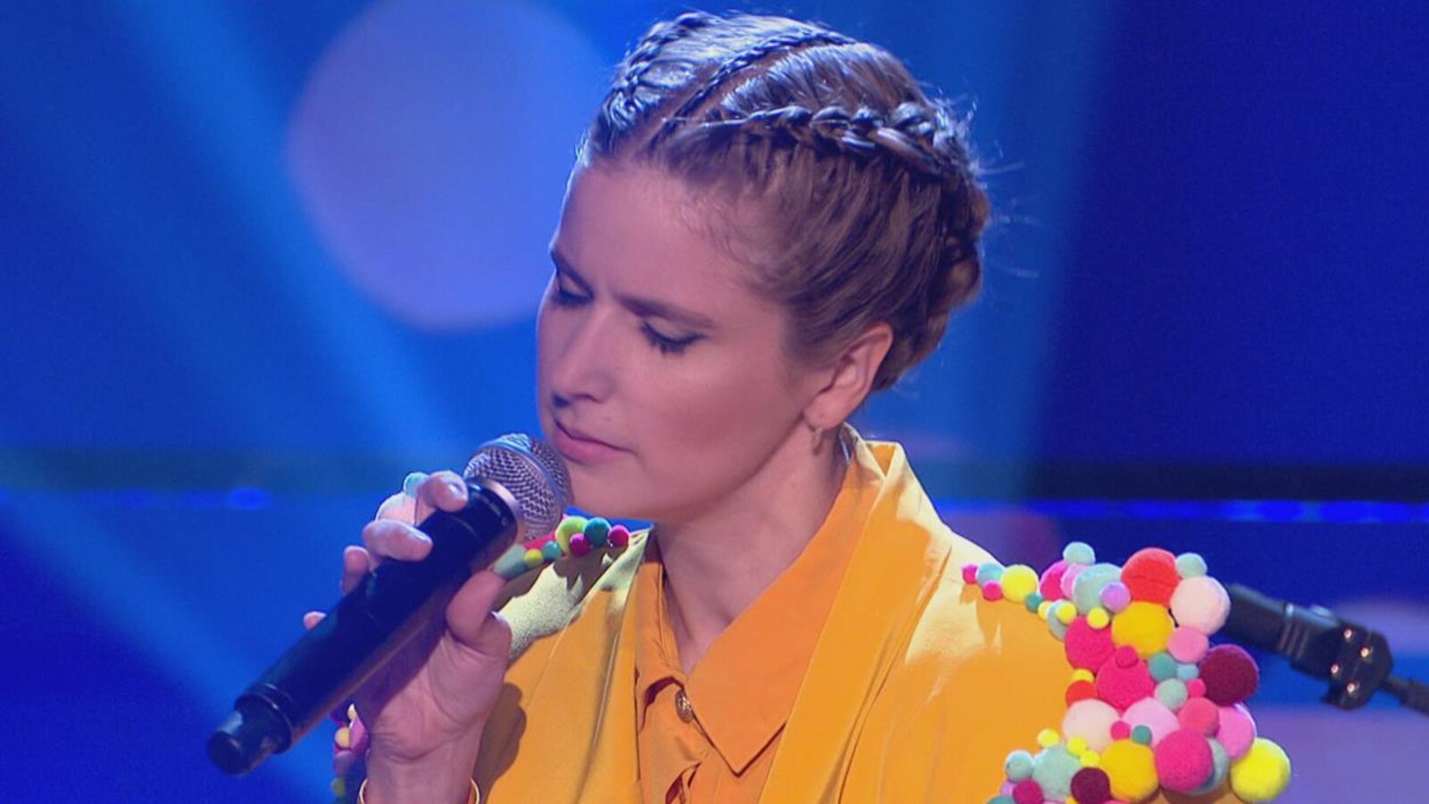 Klô Pelgag qui chante.