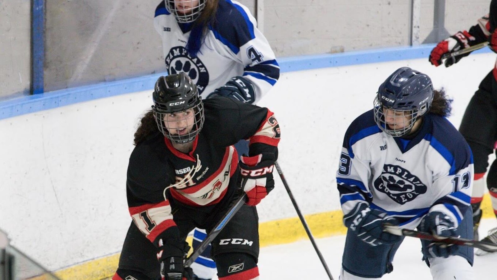 Les Titans de Limoilou pendant leur partie contre les Cougars de Champlain-Lennoxville