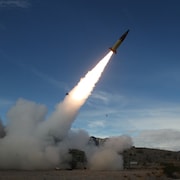 Un missile qui vient de d&eacute;coller.