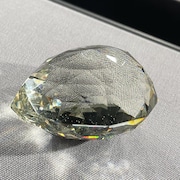 Un faux diamant.