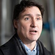 Justin Trudeau répond aux questions.