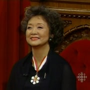 Adrienne Clarkson lors de sa cérémonie d'installation le 7 octobre 1999.