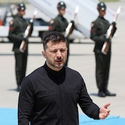 Volodymyr Zelensky est accueilli à l'aéroport d'Ankara.