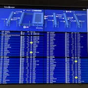 Tableau des départs du terminal 1 de l'aéroport Pearson de Toronto le 18 février 2025.