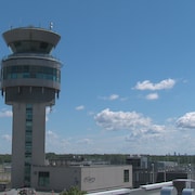 La tour de contrôle de l'Aéroport international Jean-Lesage de Québec.