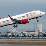 Un avion d'Air India prend son envol.