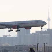 Un avion d'Air India est sur le point d'atterrir à Toronto.