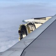 Un moteur d'avion endommagé