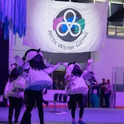 Des personnages représentant la mascotte des Jeux d'hiver, le 15 mars 2024.