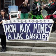 Les Algonquins de Lac Barrière manifestent à Montréal pour faire respecter leurs droits.