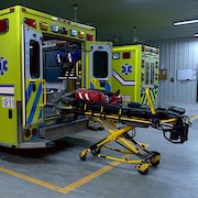 Une ambulance est toujours prête à partir sur une intervention.
