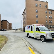 Une ambulance quitte l'urgence de l'hôpital régional de Yarmouth en décembre 2022. 