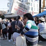 Des manifestants s'opposent au passeport vaccinal