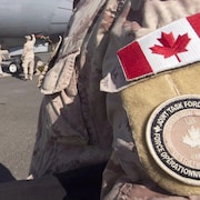 Photo montrant un écusson des Forces canadiennes qui participent à l'opération IMPACT en Irak.
