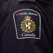 Un écusson de l'Agence des services frontaliers du Canada.
