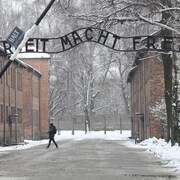 L'entrée du camp de concentration d'Auschwitz.