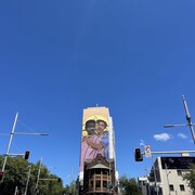 Une murale représentant des Aborigènes australiens.