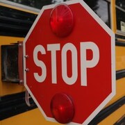 Un autobus scolaire arrêté