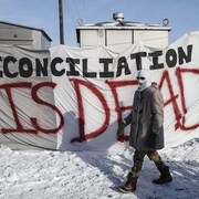 Des partisans de la communauté Wet'suwet'en bloquent une ligne du CN à l'ouest d'Edmonton
