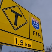 Affichage indiquant la fin de l'autoroute 20, à Trois-Pistoles.