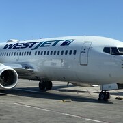 Un avion de WestJet à l'aéroport international John G. Diefenbaker de Saskatoon, en Saskatchewan, le 18 mai 2023.