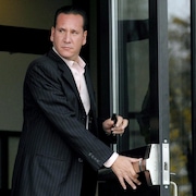 Leonardo Rizzuto tient une porte ouverte.