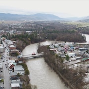 Les dégâts des inondations dans Baie-Saint-Paul vu de haut.
