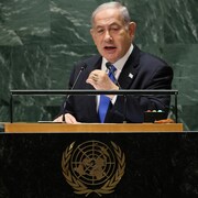 Benyamin Nétanyahou parle au micro à l'ONU.