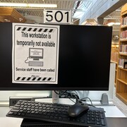 Ordinateur fermé à la Bibliothèque publique de Toronto.