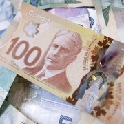 Des billets de banque canadiens.