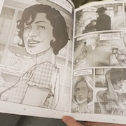 Deux pages de bande-dessinées en noir et blanc avec Blanche Garneau et une amie. Les deux femmes sourient. 