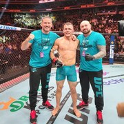Brad Katona, après sa victoire face à Cody Gibson pour remporter The Ultimate Fighter et un contrat dans l'UFC, le 19 août 2023.