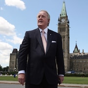 Brian Mulroney devant le Parlement d'Ottawa en 2012.