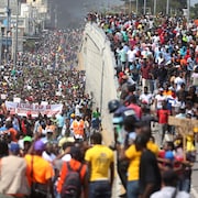 Des milliers de personnes manifestent dans les rues en Haïti
