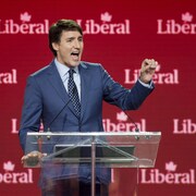 Justin Trudeau donne un discours au centre des congrès de Halifax, samedi. 