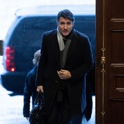 Le premier ministre Justin Trudeau à son arrivée pour une réunion de son caucus à Ottawa, le 26 janvier 2024.