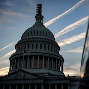 Le Capitole au coucher du soleil à Washington, DC, le 19 octobre 2023.