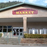 Façade du marché Huckleberry Mountain, dans l'ouest des Kootenay, en Colombie-Britannique.