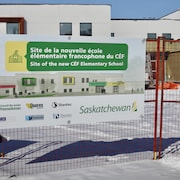 Une délégation du CPIP s'est rendue sur place pour constater l’état d’avancement du chantier de la nouvelle école francophone à Regina. Le 1er mars 2024.