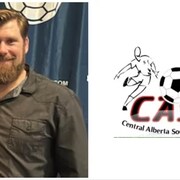 Une photo du président de la Central Alberta Soccer Association, Jon Mulder, à côté d'une photo du logo de l'association.