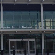 La façade du Centre de détention du sud de Toronto.
