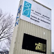 L'enseigne du centre jeunesse.