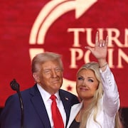 Donald Trump et Erika Kirk sur scène.