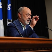 Christian Dubé en point de presse.