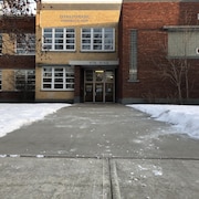 L'entrée de l'école francophone Gabrielle-Roy d'Edmonton.