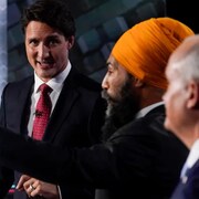 De gauche à droite : le chef du Parti libéral, Justin Trudeau, le chef du NPD, Jagmeet Singh, et le chef du Parti conservateur, Erin O'Toole, au débat en anglais.