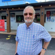 Denis Bergeron propriétaire du Casse-croûte de Neuville