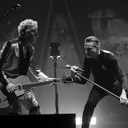Martin Gore et Dave Gahan , membres restants de Depeche Mode sur scène au Centre Bell à Montréal. 