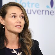 Joëlle Boutin en point de presse.