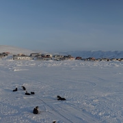 Paysage hivernal dans un village du Grand Nord.